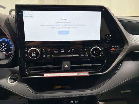 Used 2026 Toyota Highlander Platinum AWD/4WD image 31