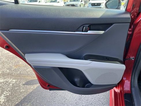 Used 2024 Toyota Camry SE image 19