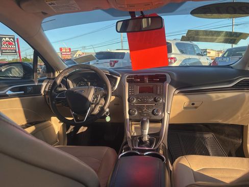 Used 2015 Ford Fusion SE w/ Equipment Group 202A image 16