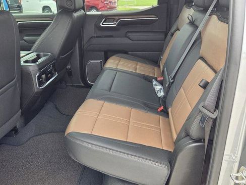 Used 2024 Chevrolet Silverado 1500 High Country w/ Z71 Off-Road Package AWD/4WD image 10