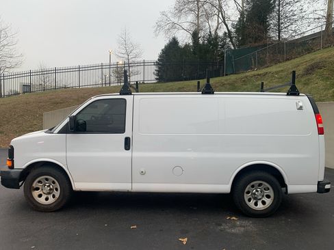 Used 2013 Chevrolet Express 1500 image 2