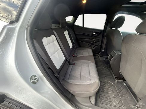 Used 2025 Chevrolet Trax RS w/ Sunroof Package FWD image 12