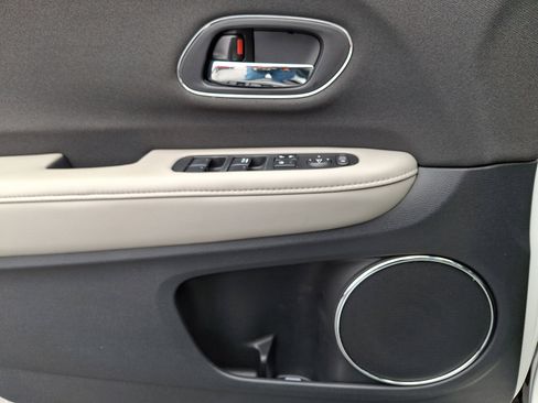 Used 2021 Honda HR-V EX image 12