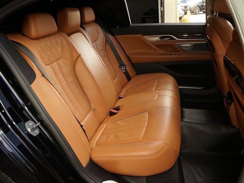 Used 2022 BMW 750i xDrive w/ Executive Package image 21