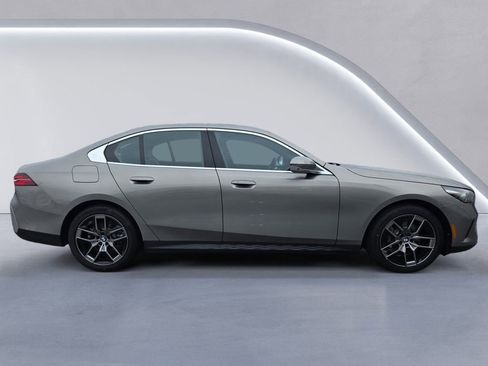 New 2026 BMW 530i xDrive w/ Premium Package image 3