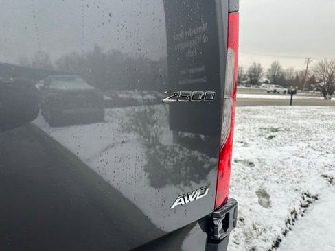 Used 2025 Mercedes-Benz Sprinter 2500 image 9