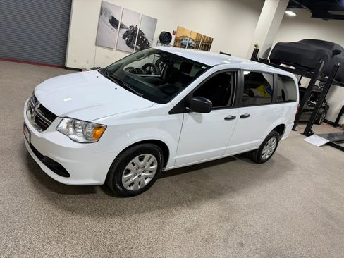 Used 2019 Dodge Grand Caravan SE FWD image 9