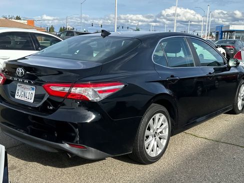 Used 2019 Toyota Camry LE image 2