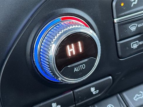 Used 2020 GMC Sierra 1500 SLE w/ SLE Value Package image 29