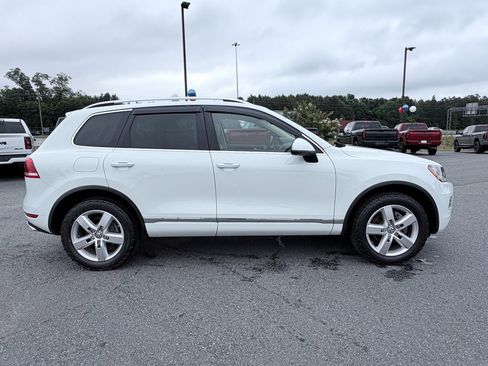 Used 2013 Volkswagen Touareg TDI AWD/4WD image 4