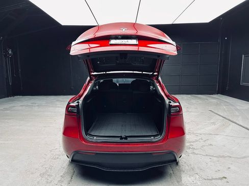 Used 2023 Tesla Model Y Long Range AWD/4WD image 39