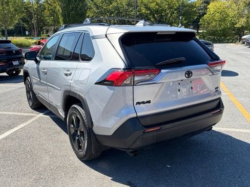 Used 2025 Toyota RAV4 XLE AWD/4WD image 5