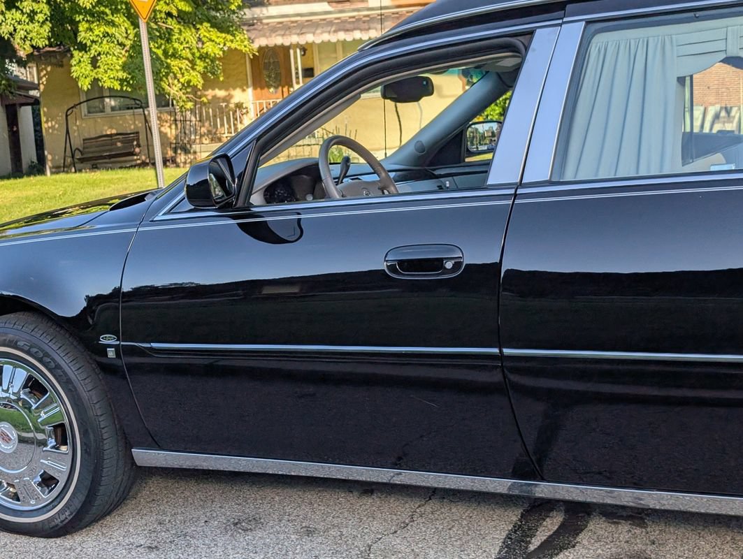 Used 2009 Cadillac DTS Hearse FWD image 28