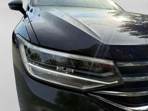 Used 2023 Volkswagen Tiguan SE w/ Panoramic Sunroof Package AWD/4WD image 4