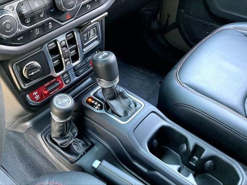 Used 2025 Jeep Wrangler Unlimited Rubicon w/ Safety Group AWD/4WD image 31