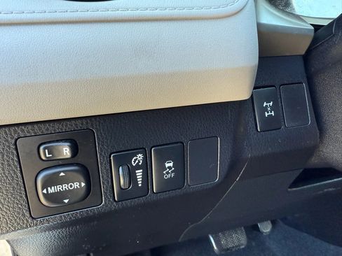 Used 2015 Toyota RAV4 LE image 18