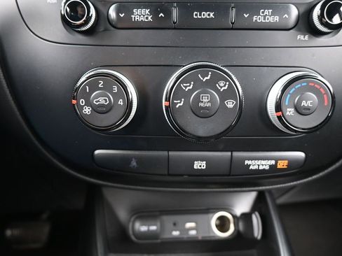 Used 2016 Kia Soul + image 21