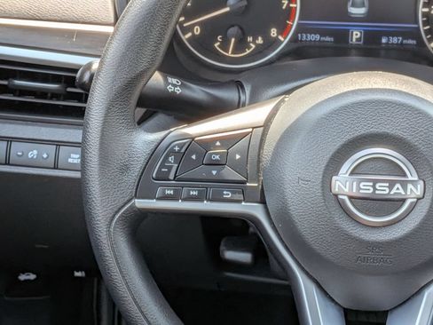 Used 2025 Nissan Altima 2.5 SV FWD image 14