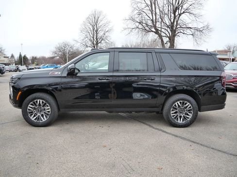 Used 2025 Chevrolet Suburban Z71 AWD/4WD image 6