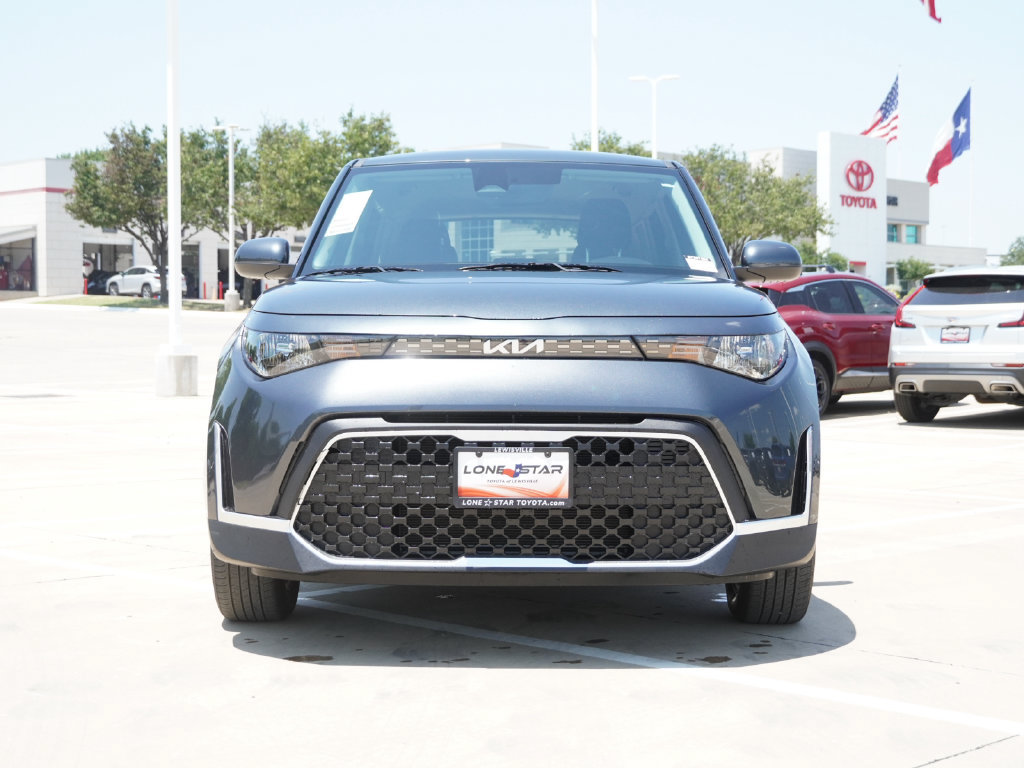 Used 2025 Kia Soul LX w/ LX Technology Package FWD image 3