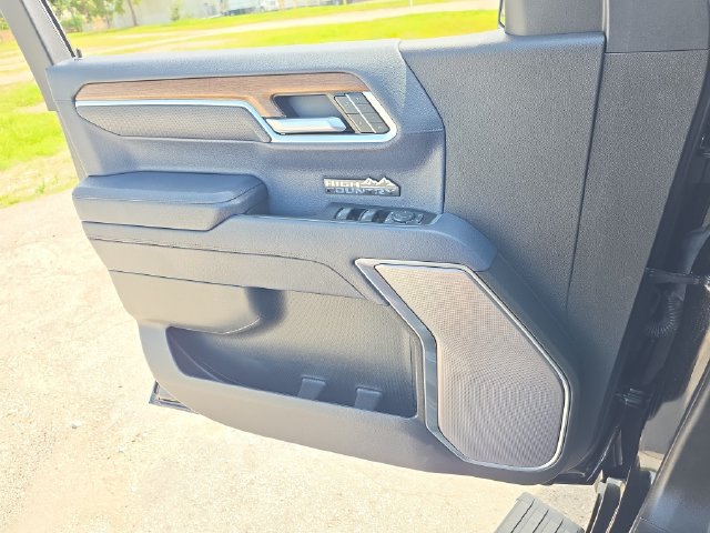 Certified 2022 Chevrolet Silverado 1500 High Country w/ High Country Premium Package AWD/4WD image 19