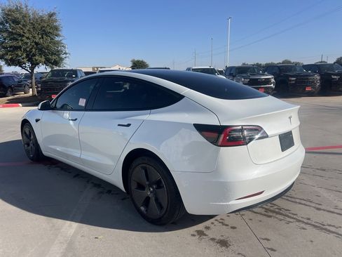 Used 2023 Tesla Model 3 Standard Range image 9