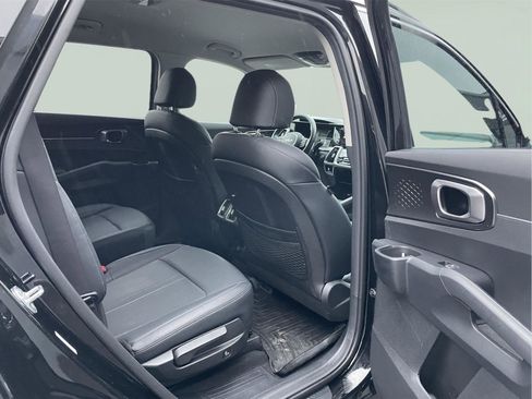 Used 2023 Kia Sorento EX image 17