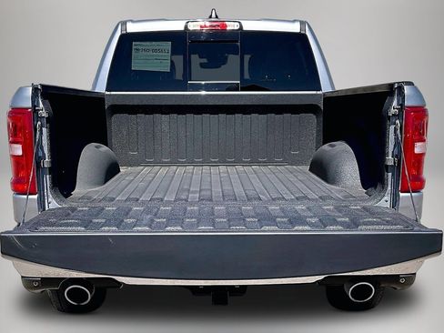 Used 2025 RAM 1500 Laramie AWD/4WD image 7