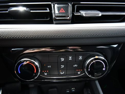 Used 2024 Chevrolet TrailBlazer LT w/ LT Cold Weather Package FWD image 26