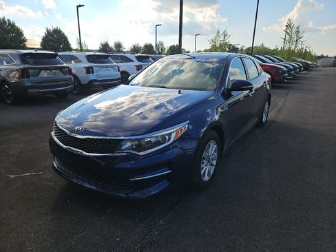 Used 2017 Kia Optima LX FWD image 3