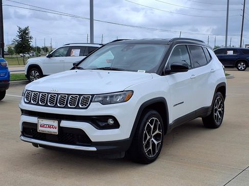 Used 2025 Jeep Compass Limited image 4