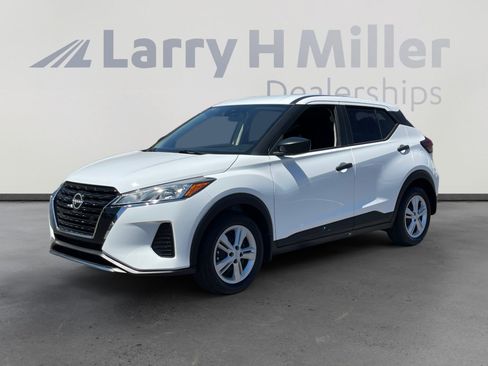 Used 2025 Nissan Kicks Play S FWD image 1