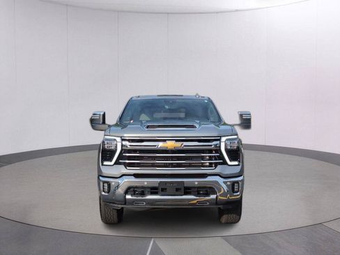Used 2026 Chevrolet Silverado 2500 LTZ w/ LTZ Convenience Package AWD/4WD image 9
