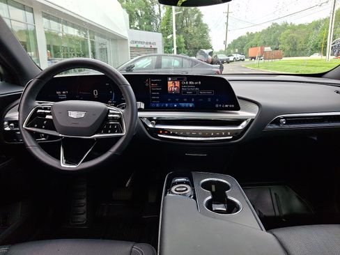 Certified 2024 Cadillac Lyriq Luxury AWD/4WD image 20