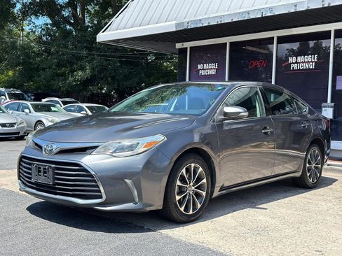 Used 2016 Toyota Avalon XLE FWD image 2