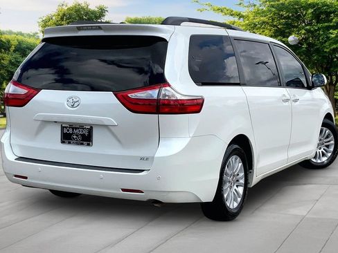 Used 2015 Toyota Sienna XLE Premium FWD image 6