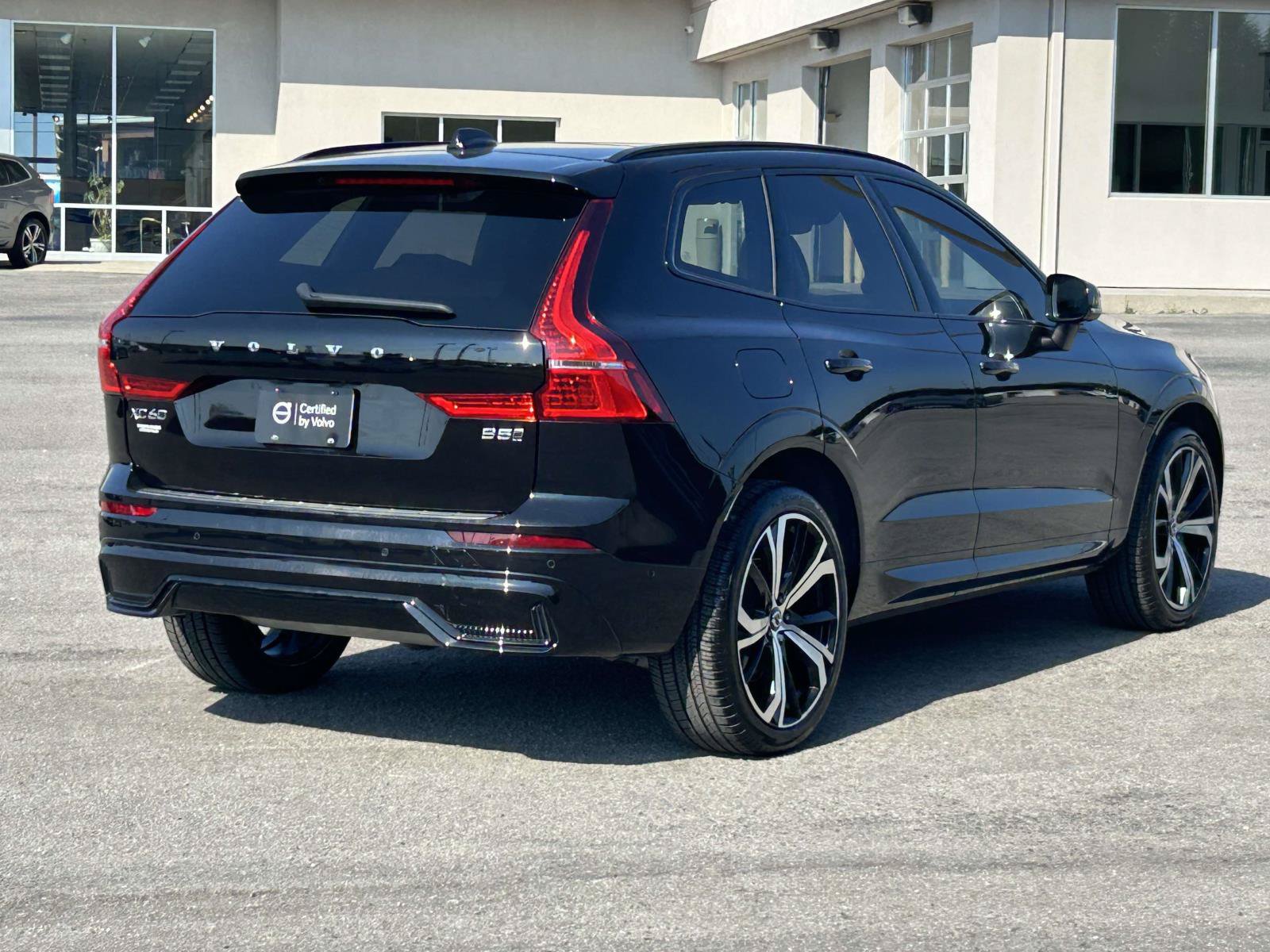 Certified 2024 Volvo XC60 B5 Ultimate w/ Protection Package Premier AWD/4WD image 7