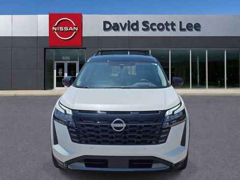 Used 2026 Nissan Pathfinder Platinum w/ Cargo Package FWD image 2