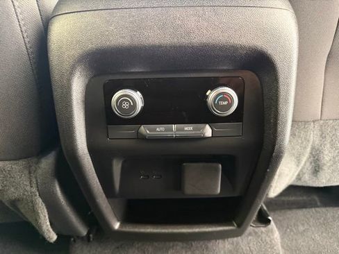 Used 2025 GMC Acadia Elevation image 31