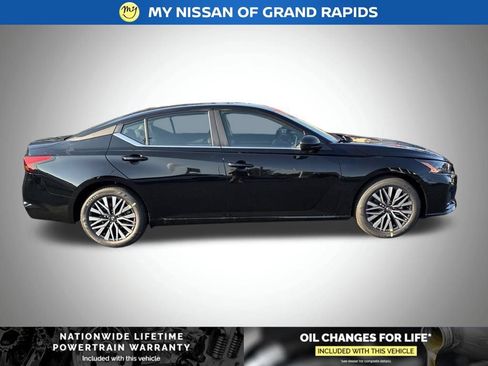 New 2026 Nissan Altima 2.5 SV FWD image 7