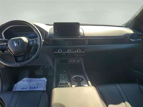 Used 2025 Honda Pilot Black Edition image 11