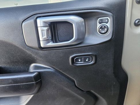 Used 2020 Jeep Gladiator Sport w/ Quick Order Package 24S image 10