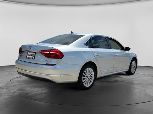 Used 2016 Volkswagen Passat 1.8T SE FWD image 6