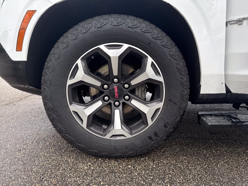 Used 2025 GMC Yukon AT4 Ultimate AWD/4WD image 27
