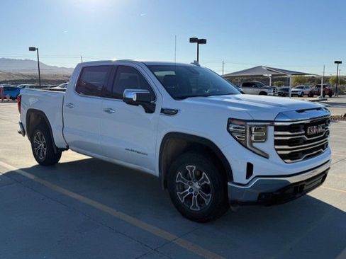 Used 2025 GMC Sierra 1500 SLT image 2