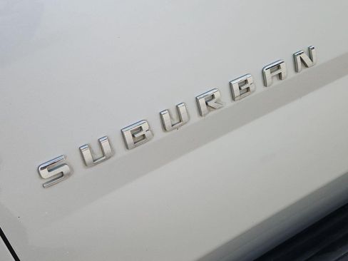 Used 2020 Chevrolet Suburban LT RWD image 32