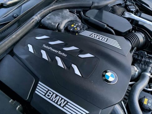 Used 2020 BMW 750i xDrive w/ Autobahn Package image 31