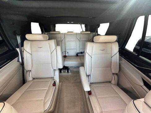 Used 2022 Cadillac Escalade Premium Luxury w/ Performance Package image 18