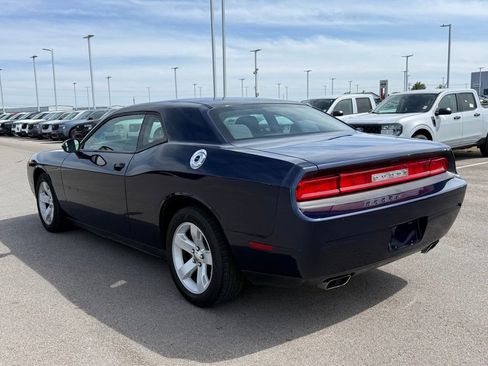 Used 2013 Dodge Challenger SXT image 19
