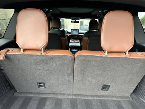 Used 2023 Lincoln Aviator Reserve w/ Equipment Group 201A image 6